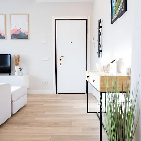 Blu Iris Apartment *